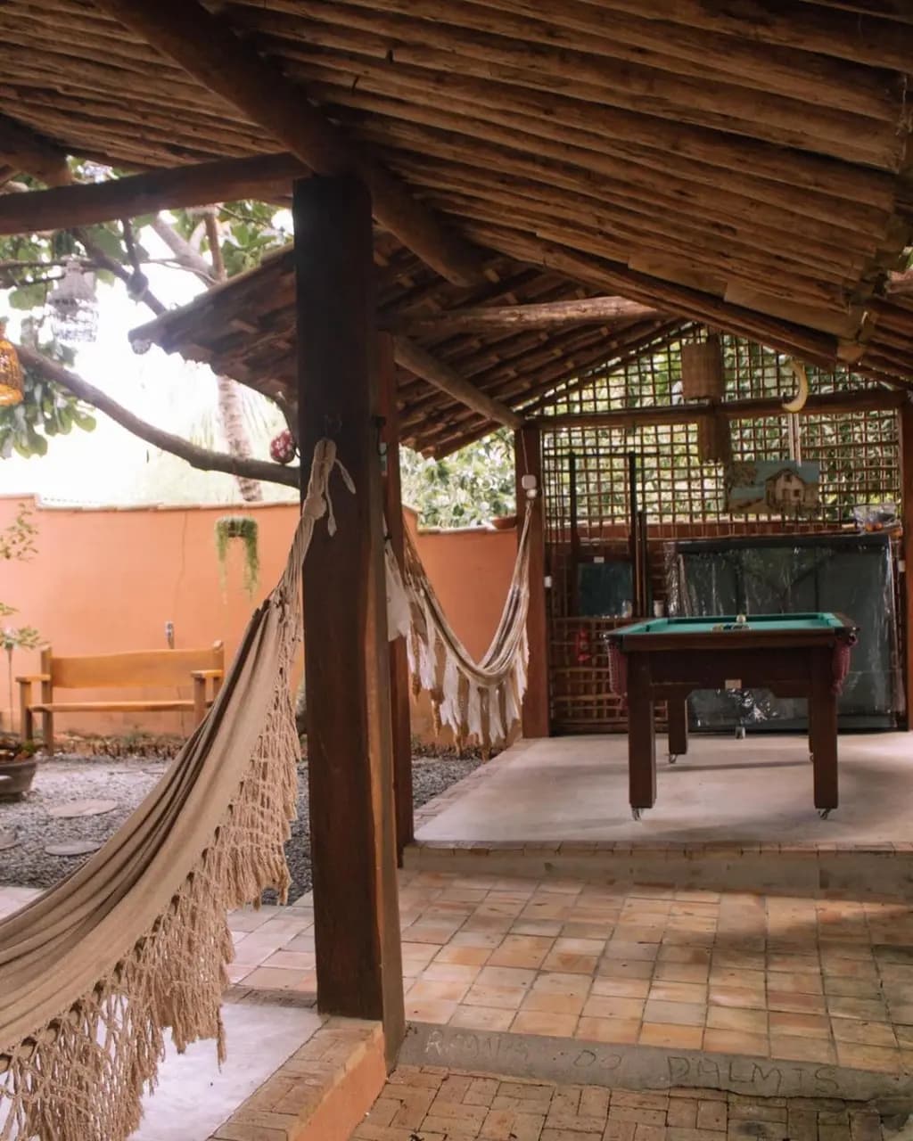 Área de lazer com sinuca